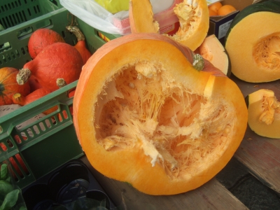 Auf dem Wochenmarkt im Herbst