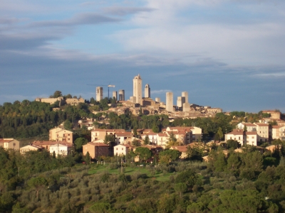 Blick auf San Gimignano, auf einem Hügel gelegen, Italien 2005.