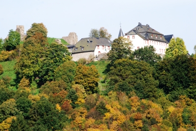 Kronenburg im Herbst