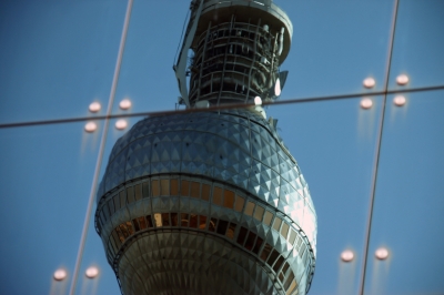 Fernsehturm am Alex in Berlin - im Spiegel