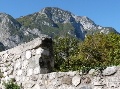 Stadtmauer von Venzone (Oberitalien)
