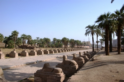 Sphingenallee Richtung Tempel von Karnak