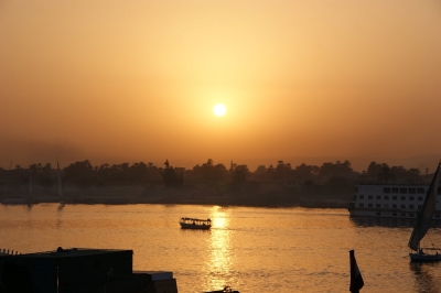 Es wird Nacht im Hafen von Luxor 3