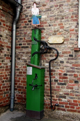 alte Hand-Pumpe
