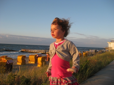 Kindermodel an der Ostsee