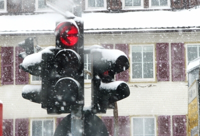 Ampel im Schneegestöber