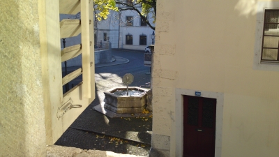 Fensterausblick - Brunnen vor dem Tore