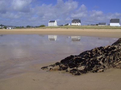 Strandhäuser im Spiegel des Atlantik