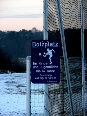 Informationstafel: Bolzplatz