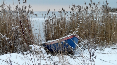 Fischerboot im Winter