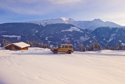 Winterlandschaft mit Mercedes G