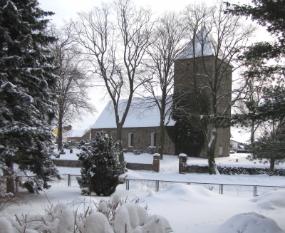Winterliche Dorfkirche