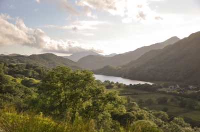 Blick auf See in Snowdonia, Wales