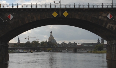 Brückenblick auf die Dresdner Frauenkirche