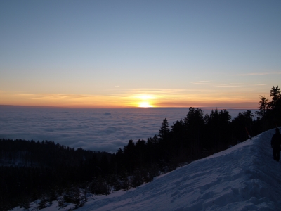 Sonnenuntergang im Schwarzwald über den Wolken