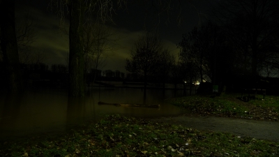 Rheinflut bei Nacht