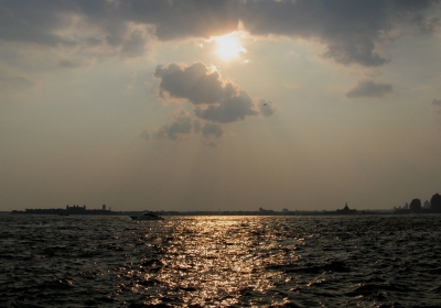 NY, Abendsonne über Ellis Island