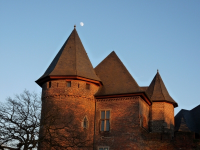 Burg Linn (Krefeld) mit Mond