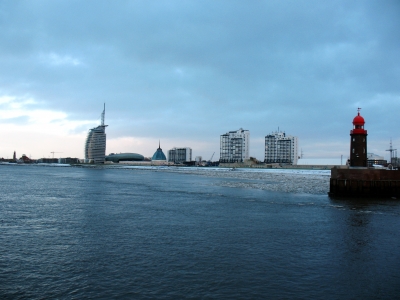 Bremerhaven von Bord der Fähre aus gesehen