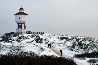 winterliches Dünental mit Wasserturm auf Langeoog