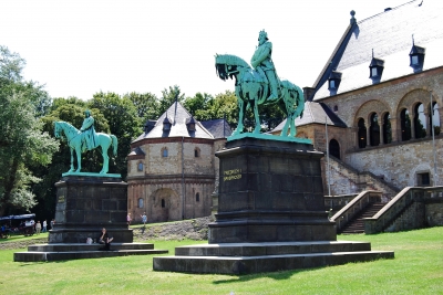 Kaiserpfalz mit Friedrich I. und Wilhelm I.