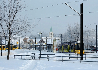 Winter an der Straßenbahn-Haltestelle Ahrensfelde b Bln