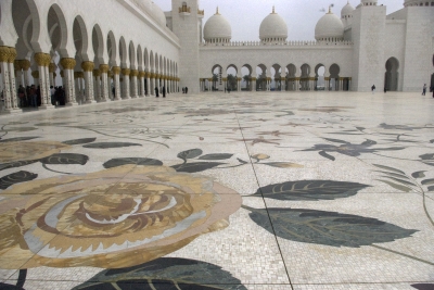 Innenhof der Sheikh Zayed Gand  Moschee