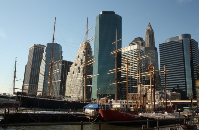 Schiffe im Hafen in New York City