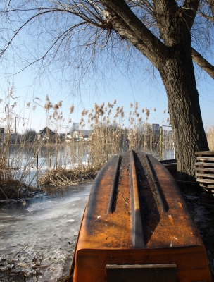 umgedrehtes Boot an der Havel