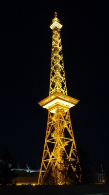 Messeturm in Berlin bei Nacht
