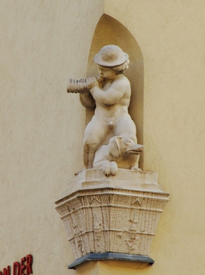 Gemeindebau-Skulptur
