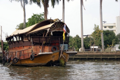 Barke auf dem Chao Phraya