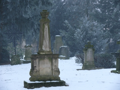 Verschneiter Friedhof