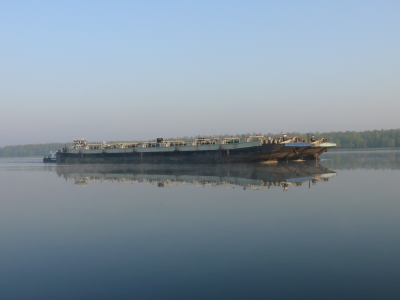Frachtschiff auf der Donau