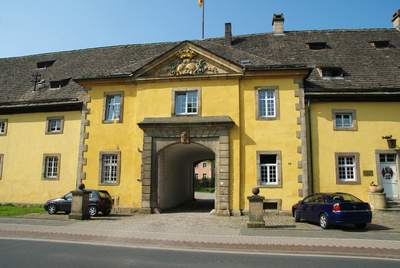 Schlosseinfahrt Rheder