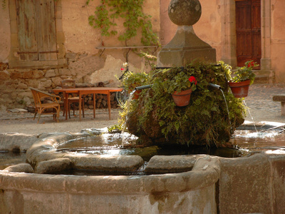 südfrankreich brunnen