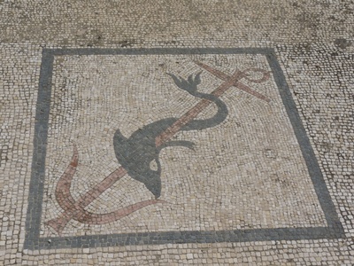 Delfin-Mosaik (Delos)