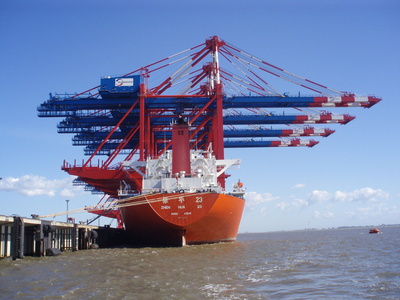 Spezialschiff für Containerbrückentransport