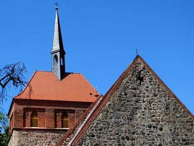 Wesendahl, Kirchturm und Langhausgiebel