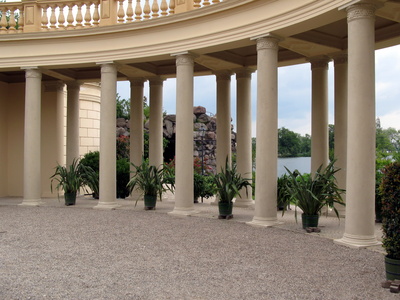 Säulengang bei der Orangerie