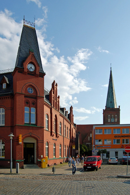 Postgebäude am Marktplatz in Bergen auf Rügen