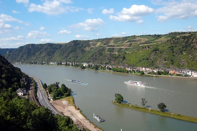 Blick von Burg Rheinfels auf den Rhein