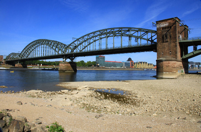 NIEDRIGWASSER AM RHEIN I