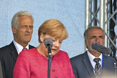 Frau Dr. Merkel und Minister