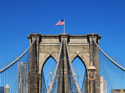 Brooklyn-Bridge mit Sternenbanner