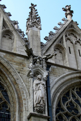 Gotische Kirchenfassade (Detail)