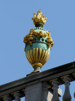 Vergoldete Amphore am Grand Place