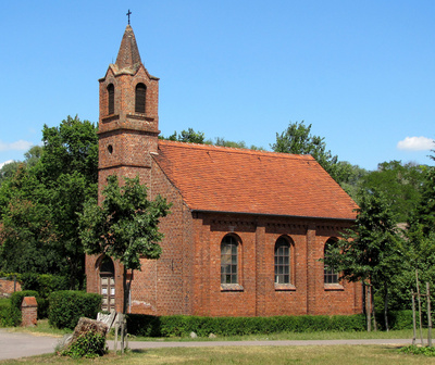 Kirche Altlewin (Seitenansicht)