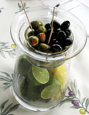 Tischdeko mit Oliven