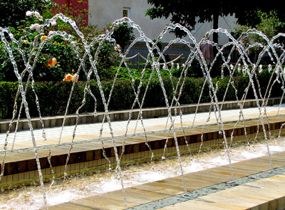 Wasserspiele im Garten